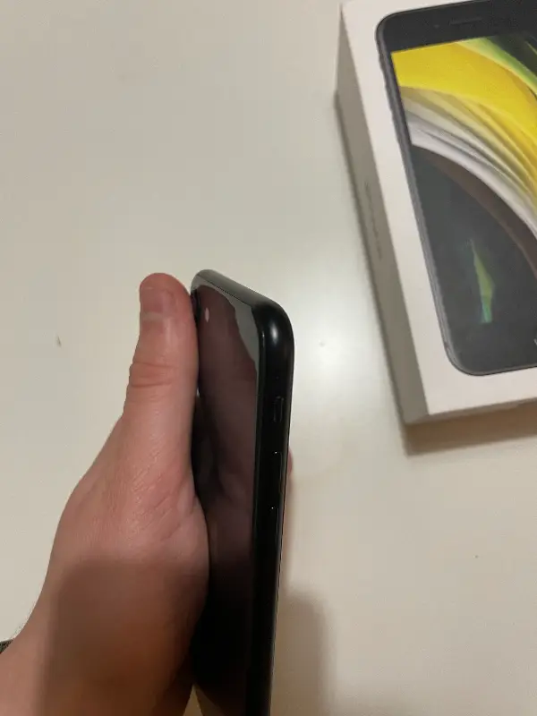 iPhone iPhone SE 2020 128GB Černá