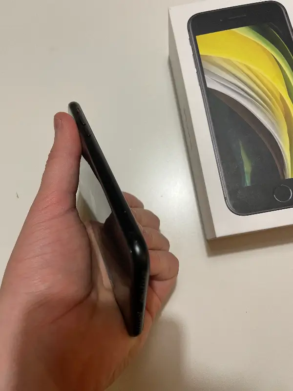 iPhone iPhone SE 2020 128GB Černá