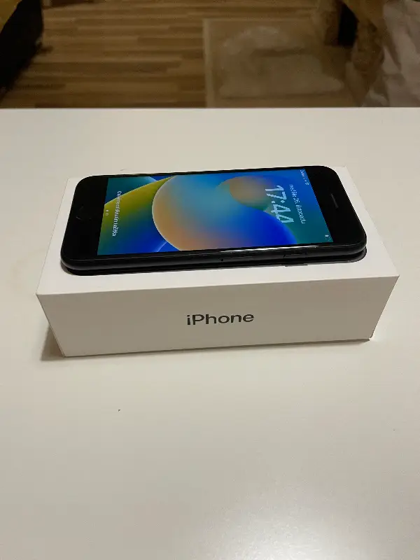 iPhone iPhone SE 2020 128GB Černá