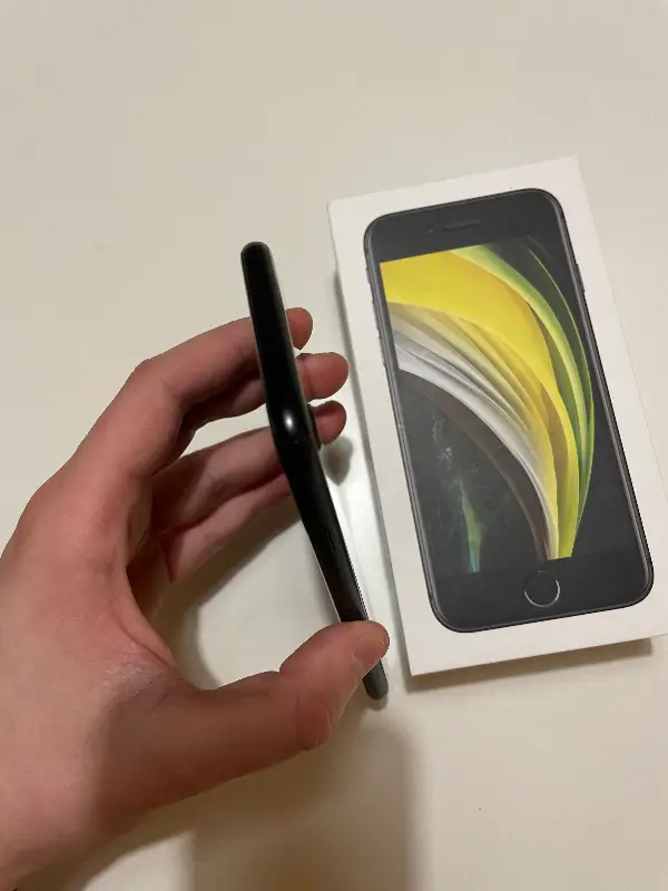 iPhone iPhone SE 2020 128GB Černá