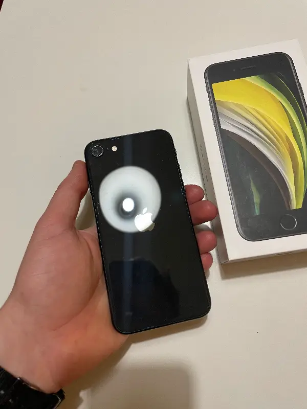 iPhone iPhone SE 2020 128GB Černá