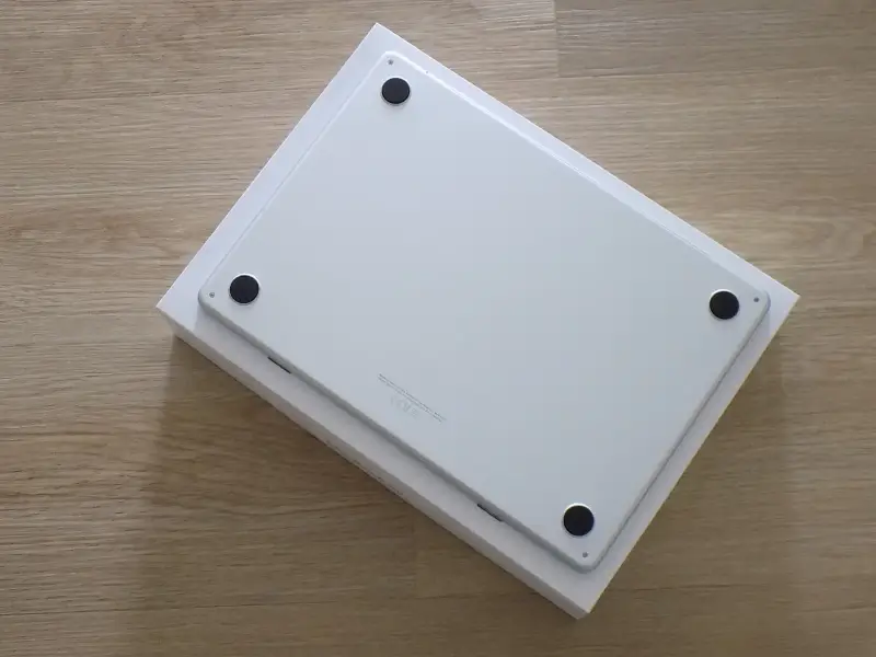 macBook MacBook Air M3 256GB Stříbrná