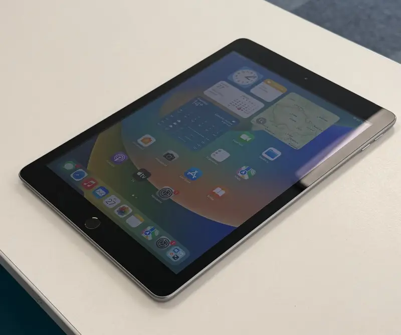 iPad 5 128GB Vesmírně šedá