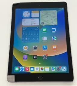 iPad 5 128GB Vesmírně šedá