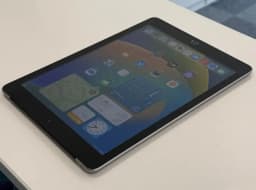 iPad 5 128GB Vesmírně šedá