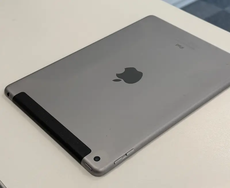 iPad iPad 5 128GB Vesmírně šedá