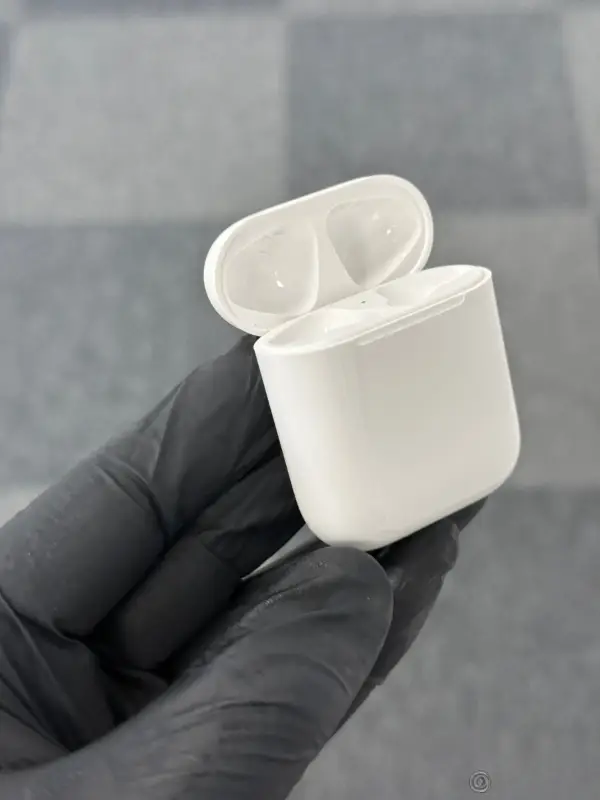 airPods AirPods (2. generace) 16GB Bílá