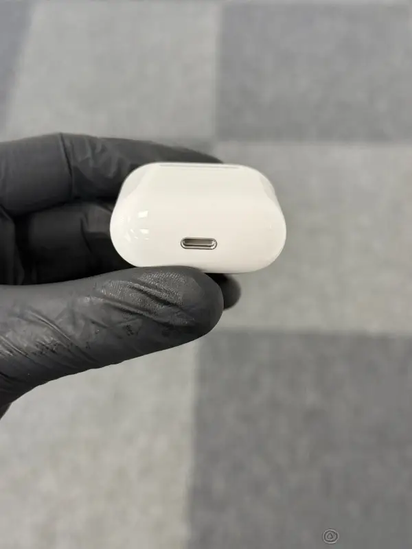 AirPods (2. generace) 16GB Bílá