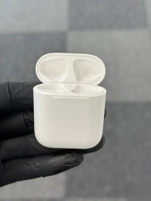 AirPods (2. generace) 16GB Bílá