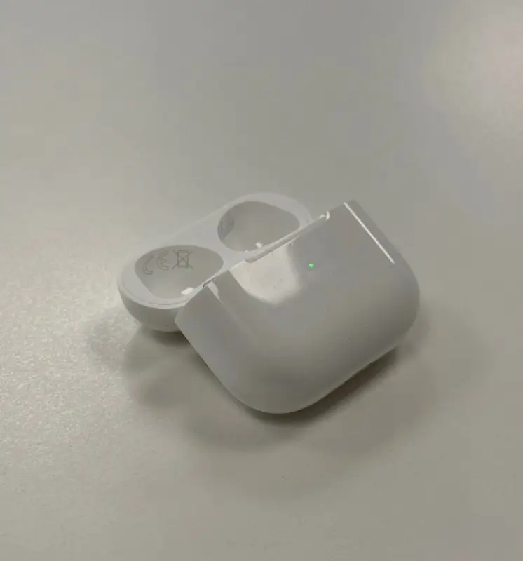airPods AirPods (3. generace s MagSafe) 16GB Bílá