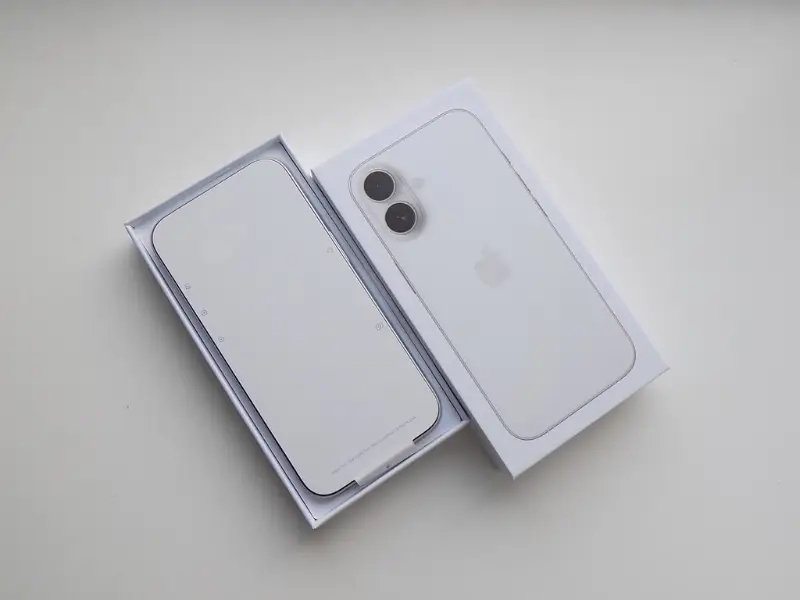 iPhone 16 128GB Bílá