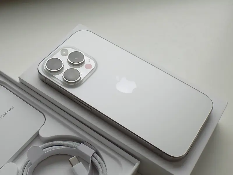 iPhone iPhone 15 Pro Max 512GB Bílá