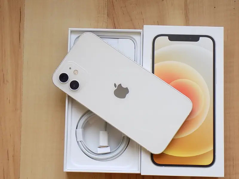 iPhone 12 64GB Bílá