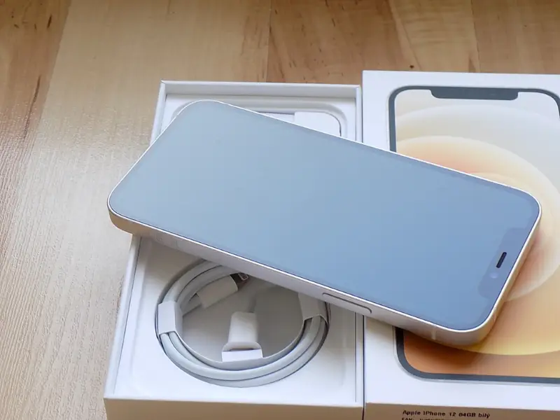 iPhone 12 64GB Bílá