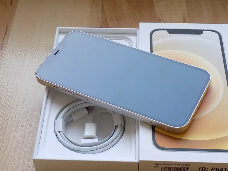 iPhone iPhone 12 64GB Bílá