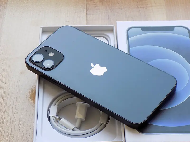 iPhone 12 128GB Černá