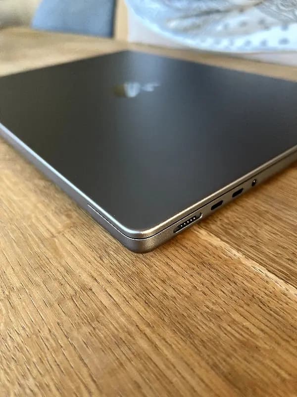 MacBook Pro M1 Pro/Max 2021 (14 palců Model A2442) 512GB Vesmírně šedá