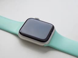 Watch SE 2022 0GB Stříbrná