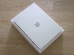 MacBook Air M3 256GB Stříbrná